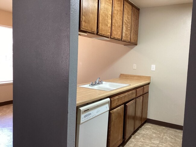 Building Photo - 563 W Alamos Ave