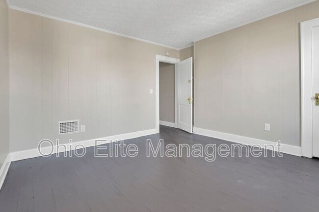 Building Photo - 793 E Starr Ave