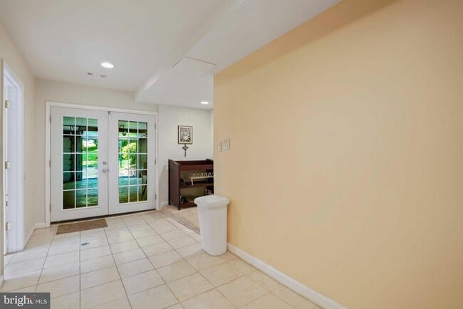 Building Photo - 5135 Summit Dr