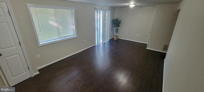 Building Photo - 8966 Centerway Rd