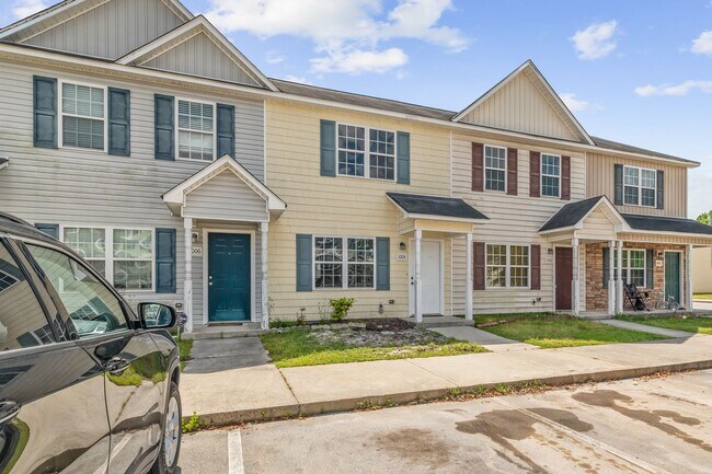 Building Photo - Charming 2-Bedroom 2.5-Bathroom Townhouse with Fenced Yard