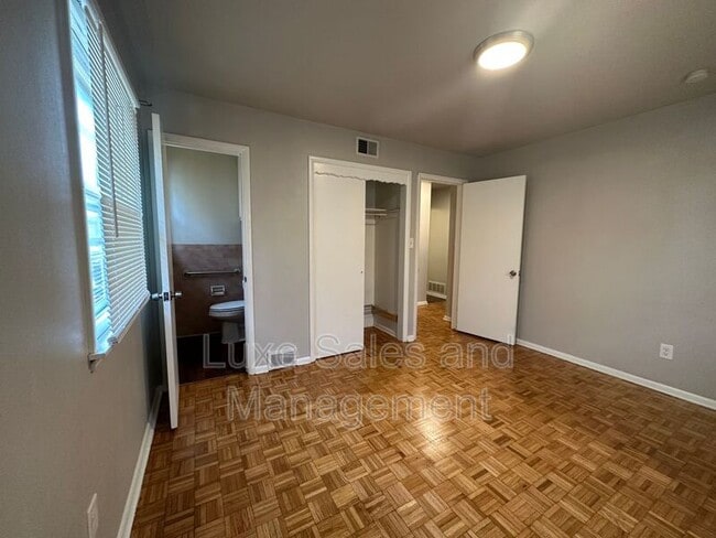 Building Photo - 1025 SW 57th St