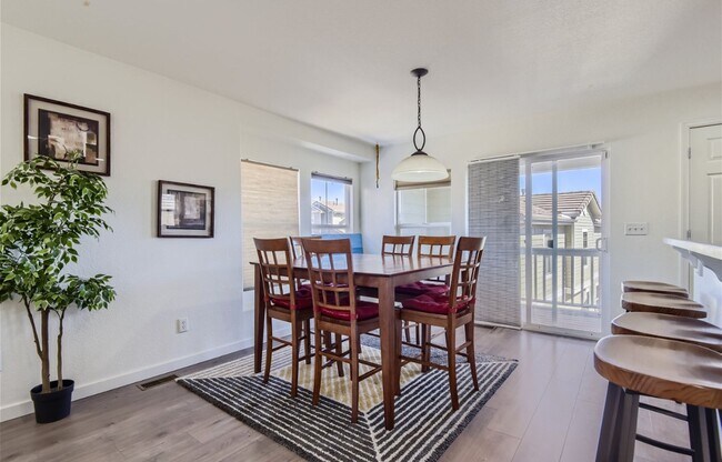 Building Photo - Huge room in a large shared home, private ...