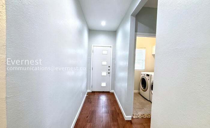 Building Photo - 6701 Paris St