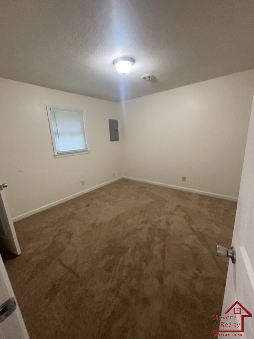 Building Photo - 500 Skyline Dr