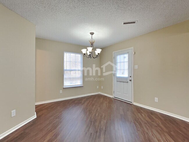 Building Photo - 10914 Cyrus Dr