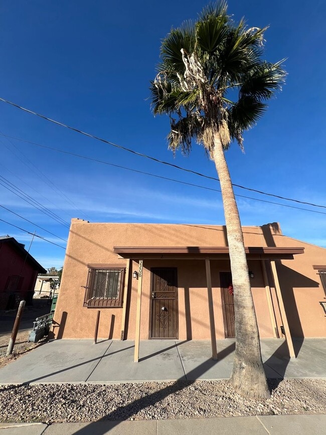 Building Photo - Recently Remodeled-Charming & Cozy Studio ...