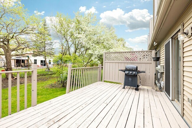 Building Photo - 45085 Horseshoe Dr