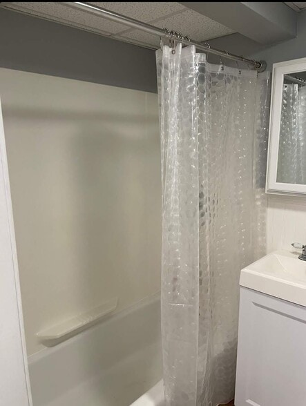 Bathroom - 1 Hampson St