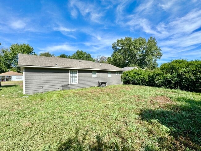 Building Photo - 5168 Corkwood Dr