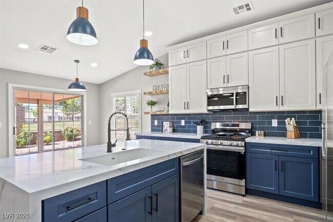Building Photo - 5005 Cliffrose Dr
