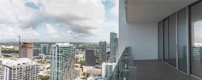 Building Photo - 700 NE 26th Terrace