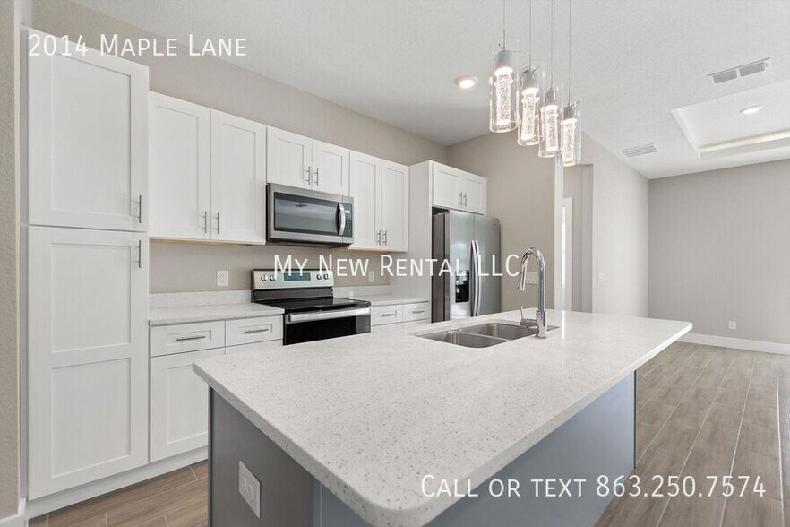 Building Photo - 2014 Maple Ln