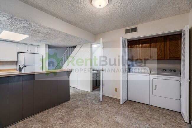 Building Photo - 6041 Sequoia Rd NW