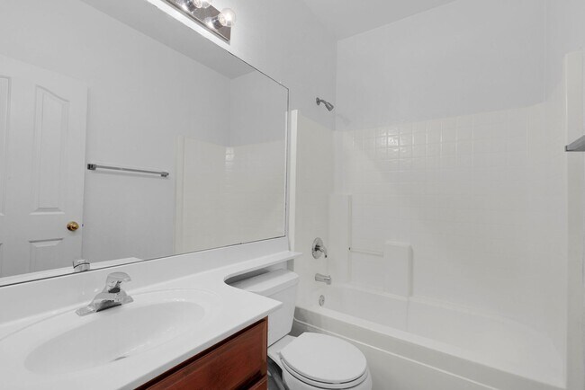 Building Photo - Lovely 3 bed / 2.5 bath Home in the Power ...