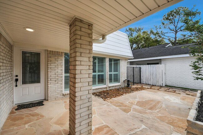 Building Photo - 5 Tiffany Square