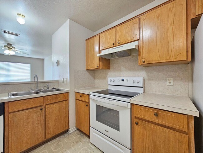 Building Photo - 4501 Deek Dr