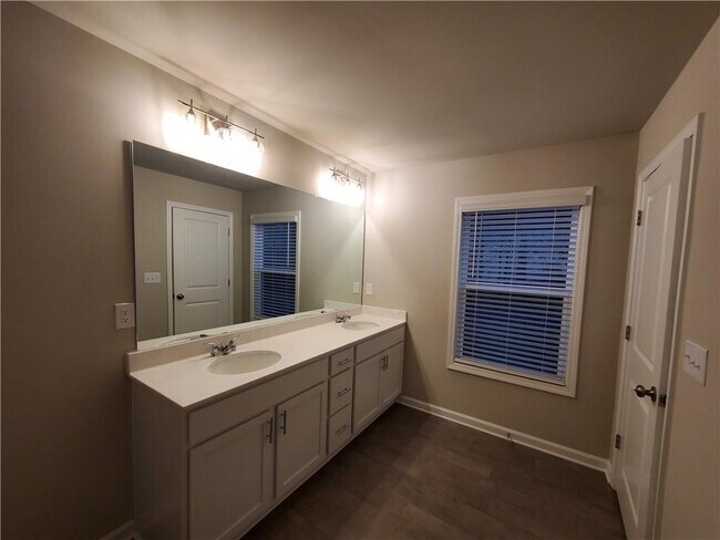 Building Photo - 730 Calvin Pk Dr