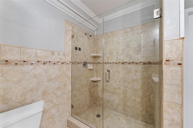 Building Photo - 810 E 9th Pl