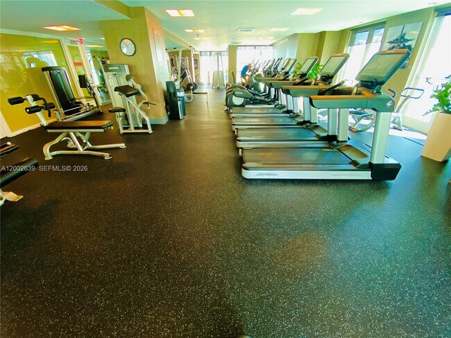 Building Photo - 950 Brickell Bay Dr