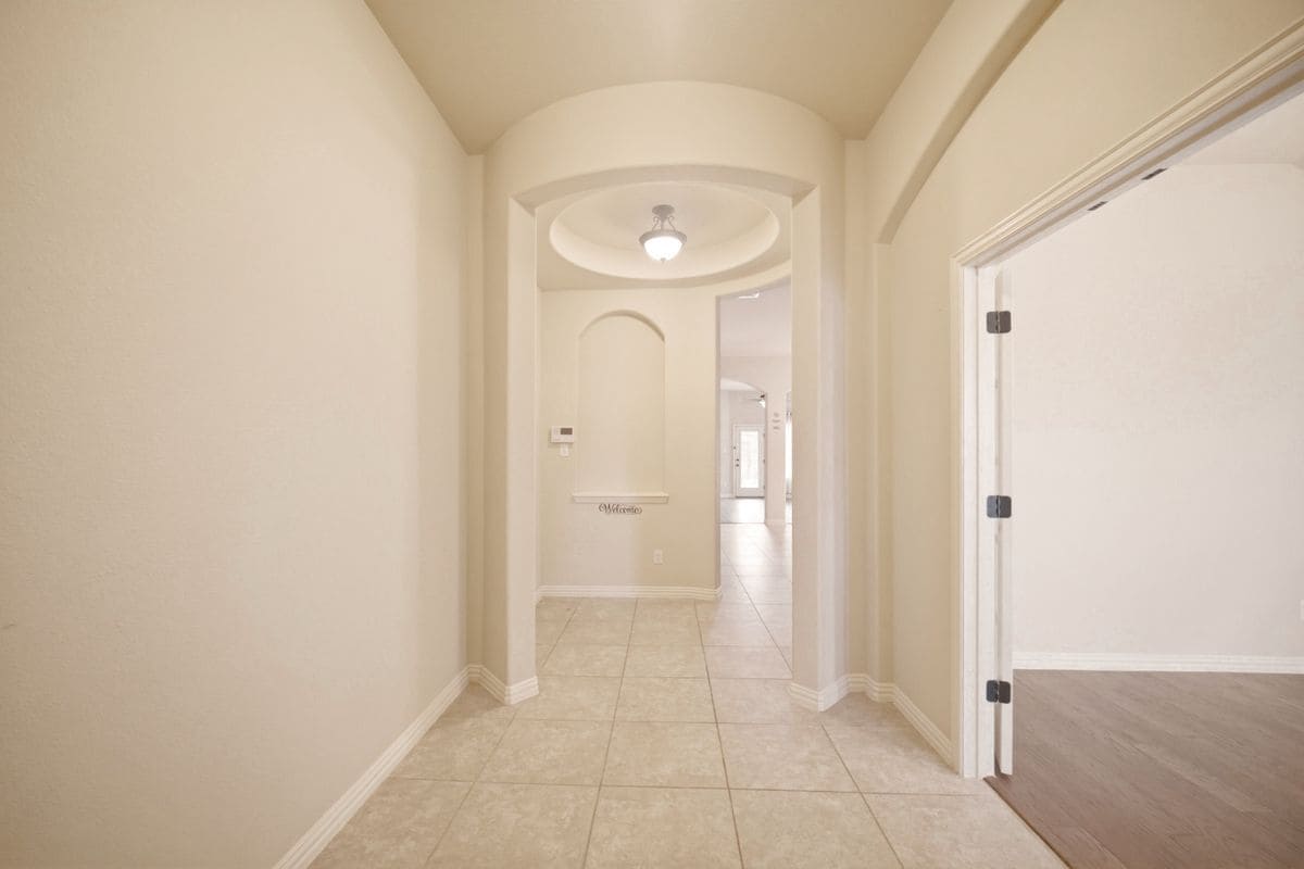 Building Photo - 2306 Lucerne Dr