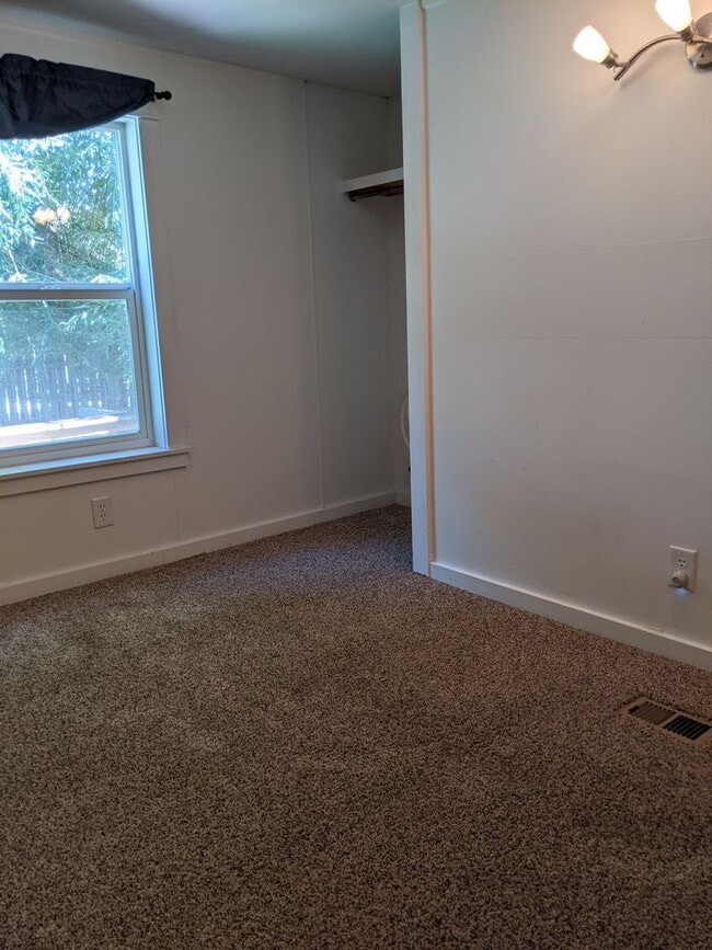 Building Photo - Cozy pet friendly location on a large lot