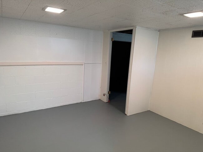 Building Photo - 3 Bedroom Ranch - Upper Arlington, OH