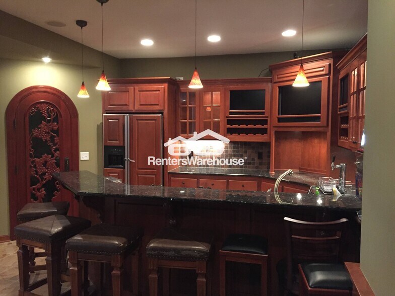 Building Photo - 2470 Arnold Palmer Dr