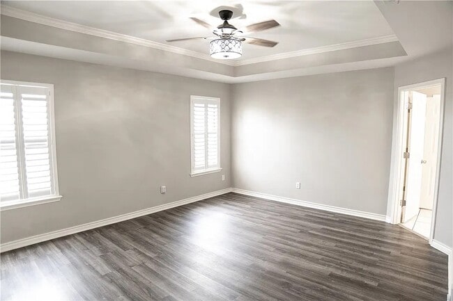 Building Photo - 100 Lone Oak St
