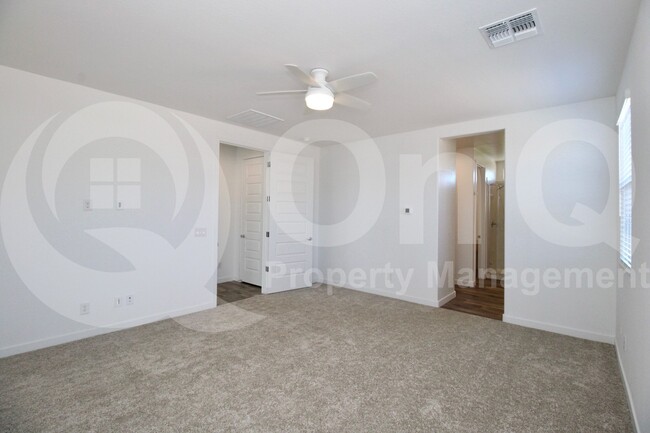 Building Photo - 3303 S Piedra Cir