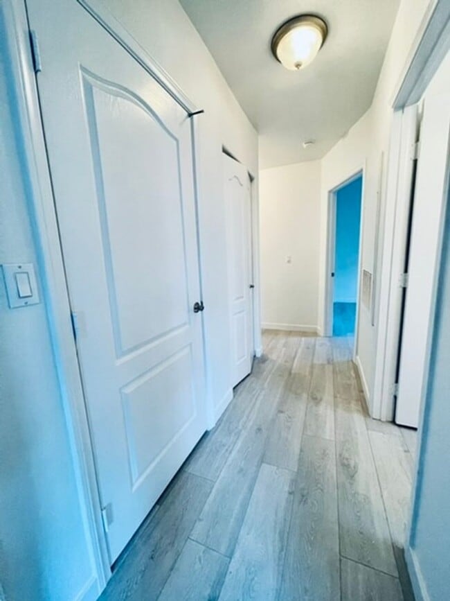 Building Photo - 2305 W Horizon Ridge Pkwy