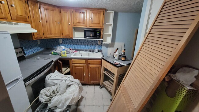 Building Photo - 1322 New Hampshire Rte 175