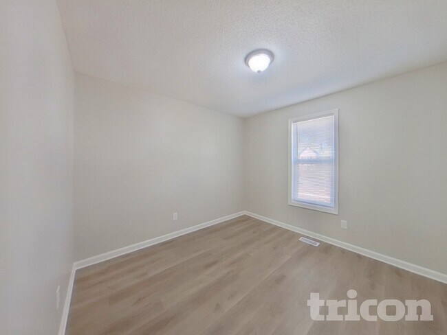 Building Photo - 118 Goldleaf St