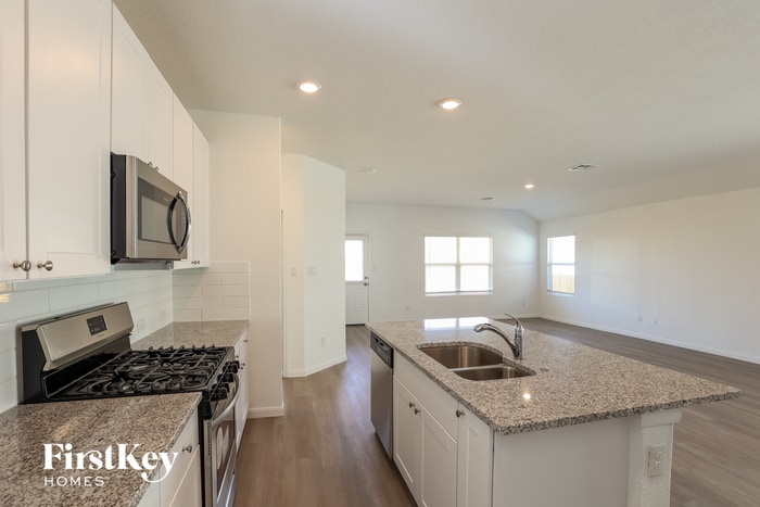 Building Photo - 10626 Vinateros Dr