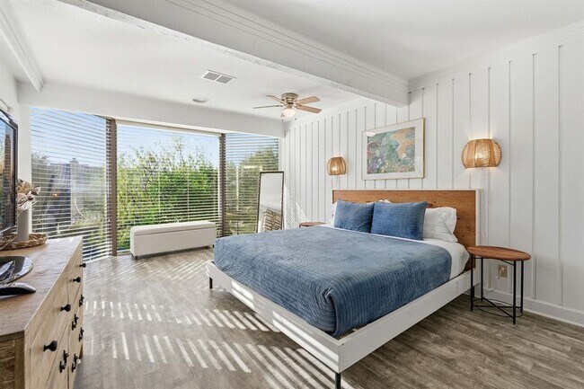 Building Photo - 112 World of Tennis Sq