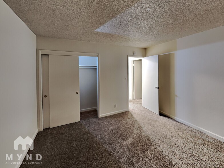 Building Photo - 870 Burbank Dr