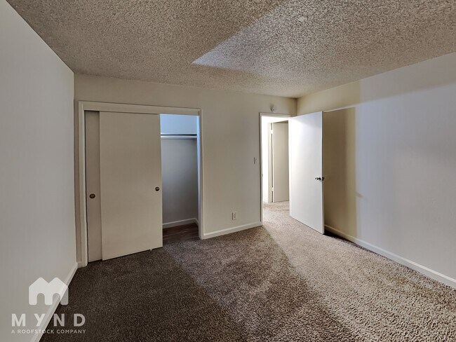 Building Photo - 870 Burbank Dr