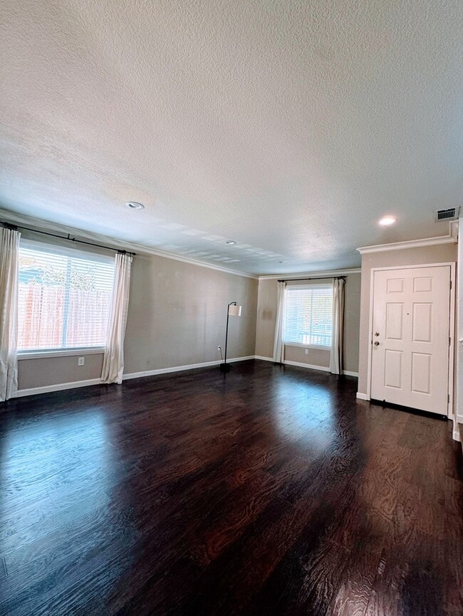 Building Photo - 4 bd 3 bth in Quiet Natomas Neighborhood