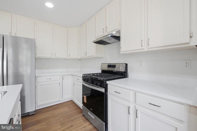 Building Photo - 14666 Seasons Dr