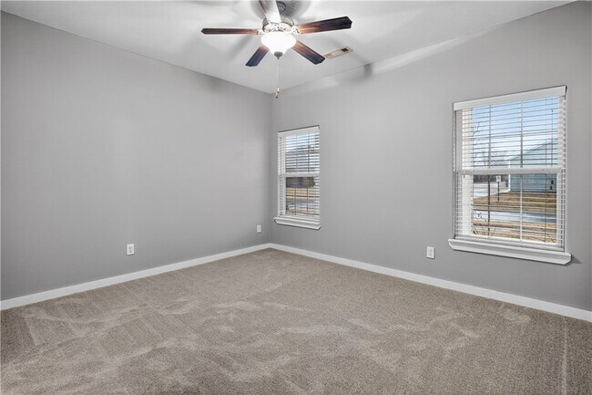 Building Photo - 2304 SW Juniper Ave