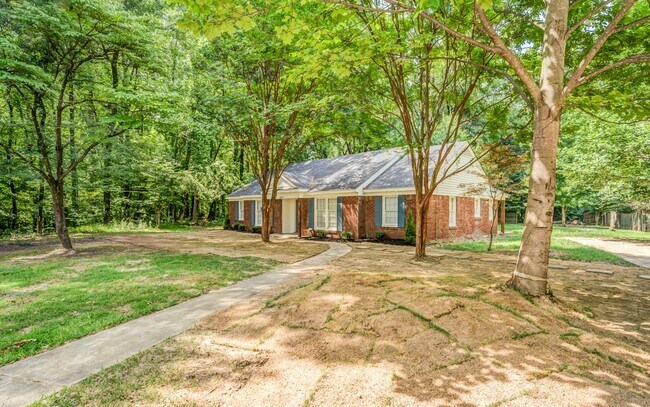 Building Photo - 4036 N Lake Forest Dr
