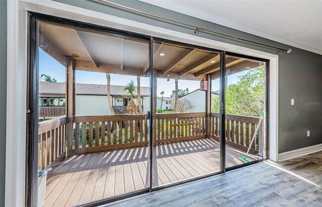 Building Photo - 722 116th Ave N