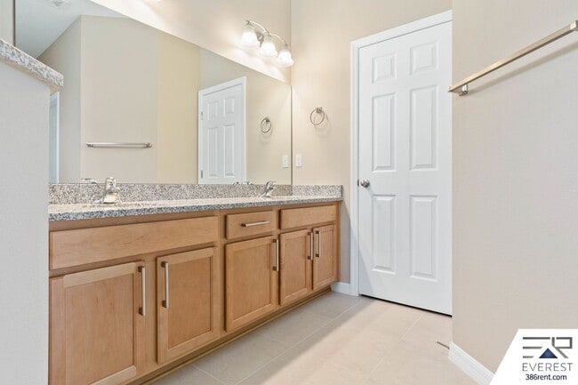 Building Photo - FULLY FENCED, LIKE NEW 3/2/2 IN DESIRABLE PINE GROVE