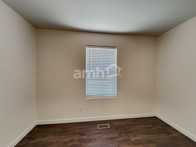 Building Photo - 9963 W Rustica St
