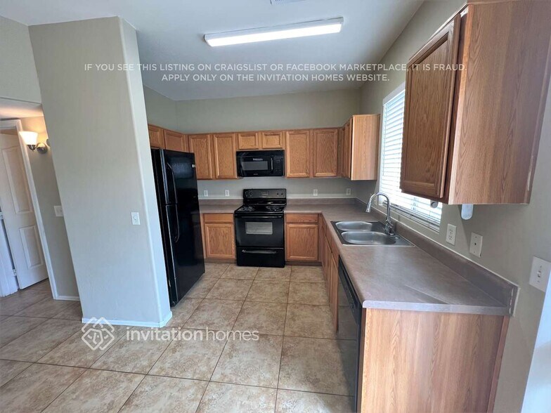 Building Photo - 10621 E Plata Ave