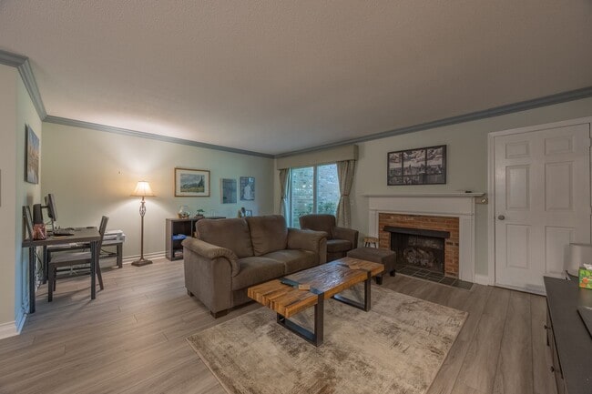 Building Photo - Price Reduction! Spacious Townhome with po...