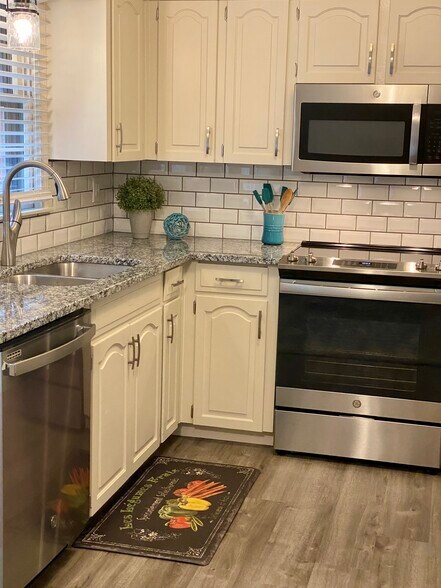 Newly remodeled kitchen - 1202 NW 6th St