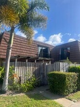 Building Photo - 1009 10th Ln