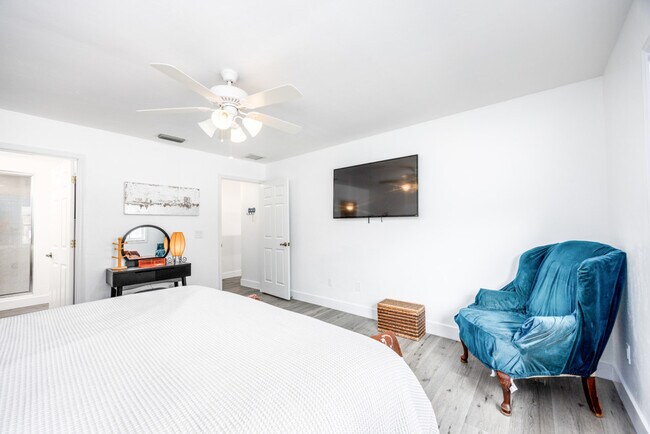 Building Photo - 4726 NW 27 Pl