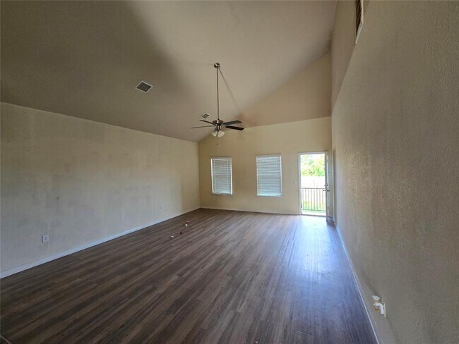 Building Photo - 11112 Dawes Pl